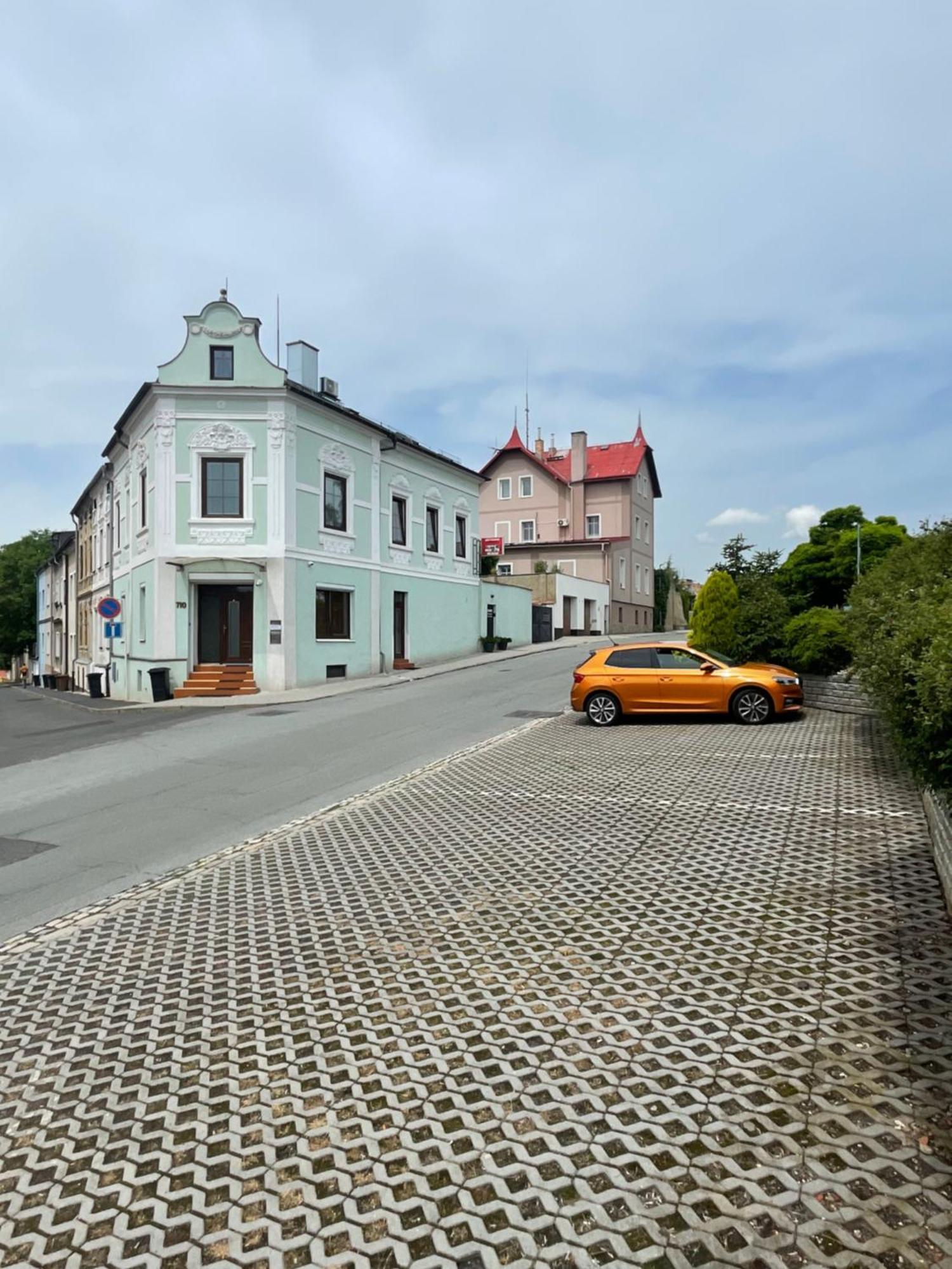Jp-Ku Ubytovani Kadan Exterior photo
