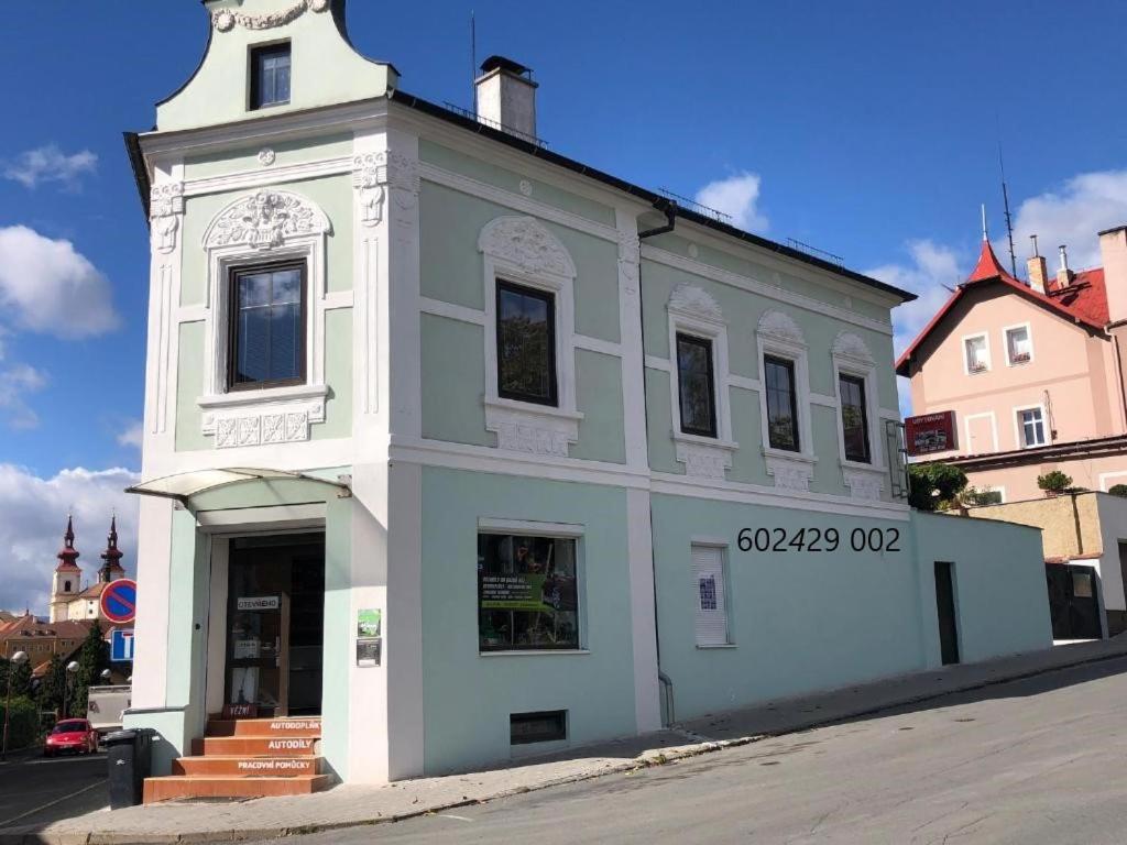 Jp-Ku Ubytovani Kadan Exterior photo